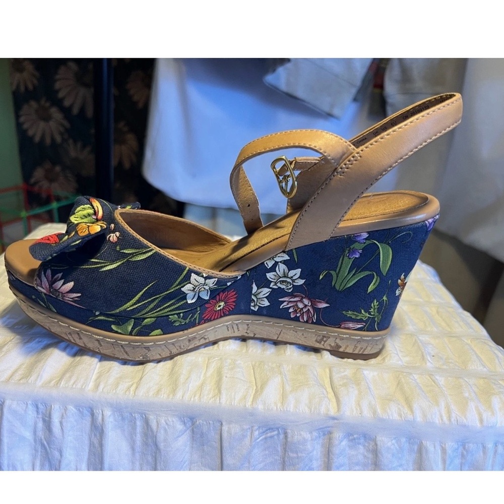Clark’s cushioned Floral Navy Wedge Sandals 8M - Picture 2 of 12